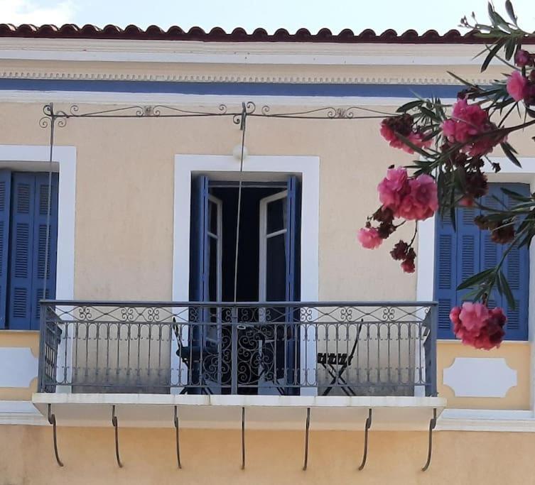 Traditional House At Koroni Near Beach Exterior foto